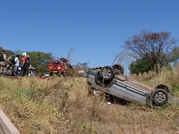 O carro capotou na BR-153, em Wanderlândia