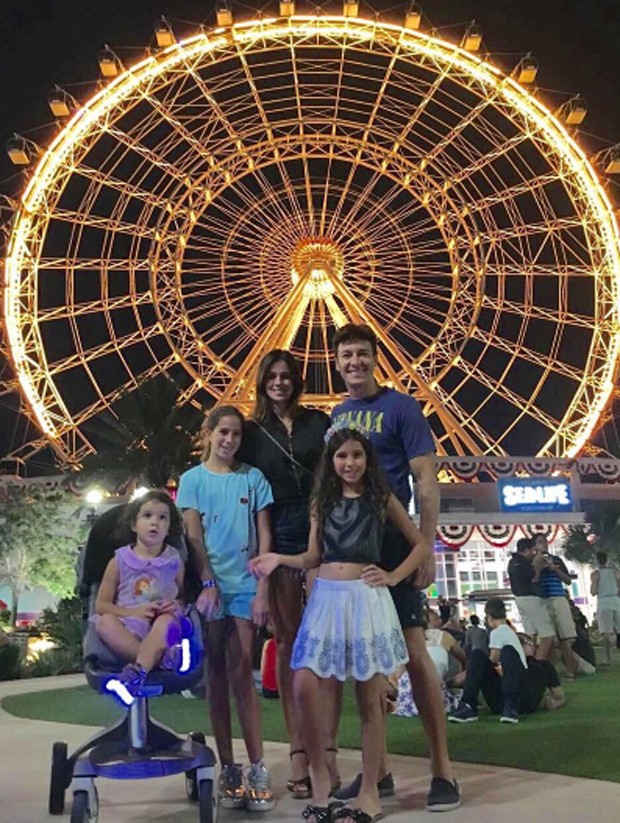 Rodrigo Faro curte férias com mulher e filhas em Miami (Crédito: Reprodução)