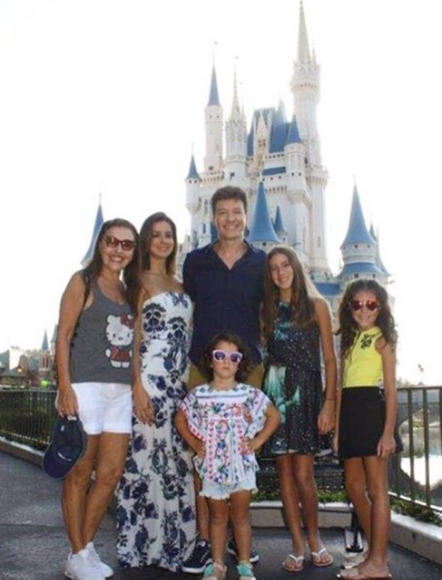 Rodrigo Faro curte férias com mulher e filhas em Miami (Crédito: Reprodução)