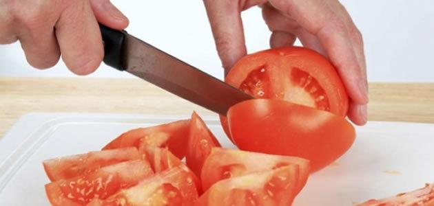 Jovem passa 12 anos se alimentando apenas com tomates