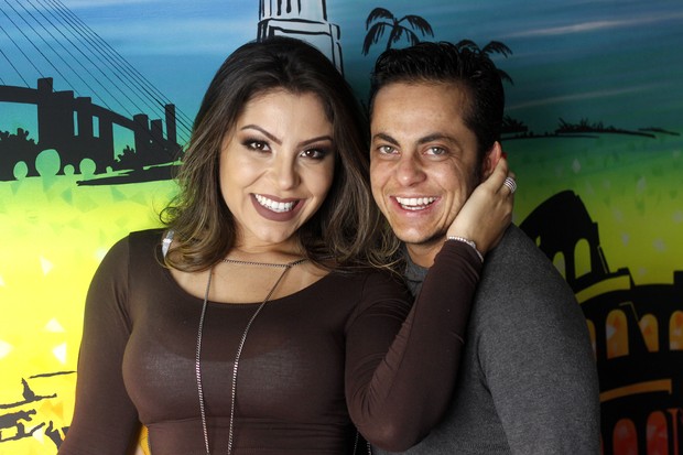 Thammy faz surpresa para namorada e planeja casamento para 2017 (Crédito: Reprodução)