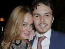 Lindsay Lohan acusa noivo de traição e polícia é chamada após briga