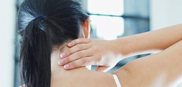 Aprenda a acabar com o torcicolo em 20 segundos