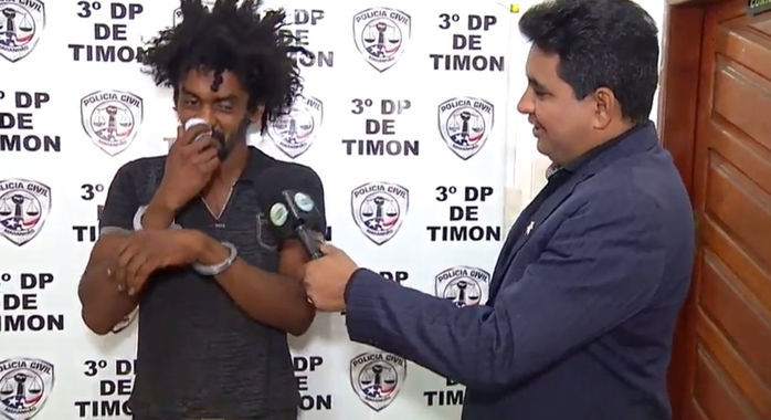 Alessandro tomou café na delegacia (Crédito: Reprodução)