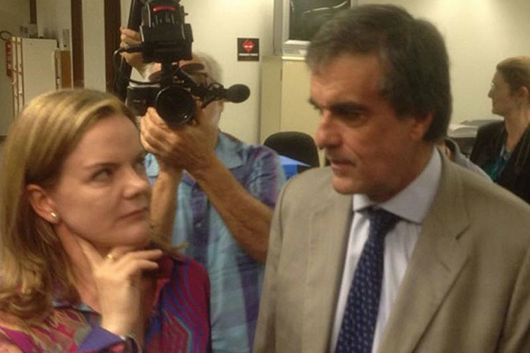 Defesa de Dilma Roussef entrega alegações finais contra impeachment