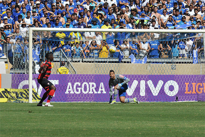 Cruzeiro chegou a abrir 2 a 0 sobre o Vitória, mas permitiu empate no segundo tempo e frustrou torcedores (Crédito: Reprodução)