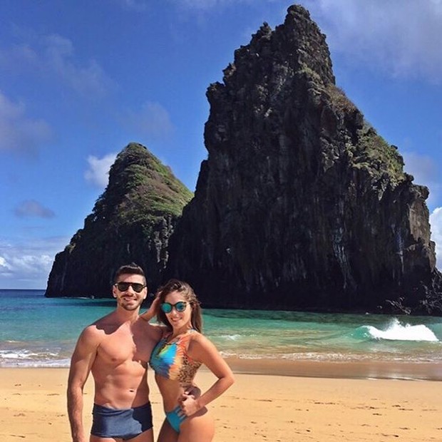 Anamara mostra o corpão e posa com o namorado em ilha paradisíaca (Crédito: Reprodução)