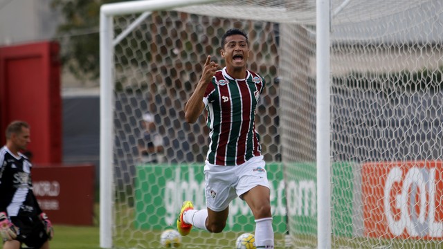 Cícero comemora um dos gols que fez na partida (Crédito: Estadão Conteúdo)