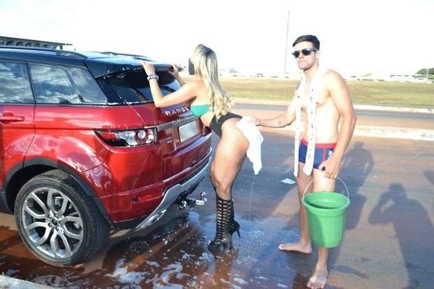 MC Bandida e candidatos ao Mister DF (Crédito: Divulgação)