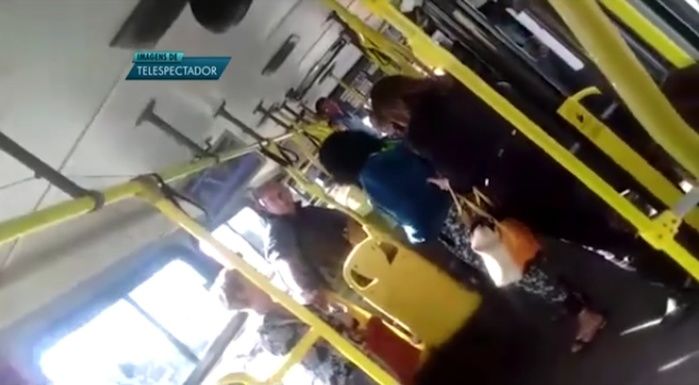 Confusão em ônibus (Crédito: Reprodução)