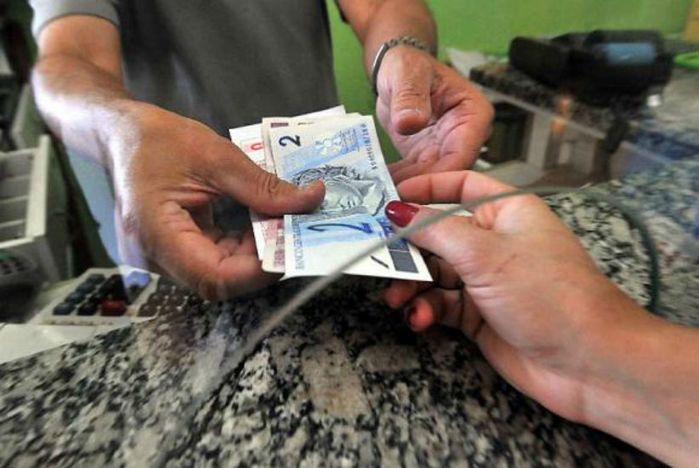 Contribuintes desembolsaram R$ 1 trilhão para pagar impostos, taxas e contribuições de janeiro até hoje (Crédito: Agência Brasil)