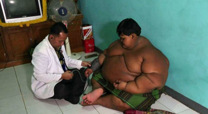 O menino tem 10 anos e pesa 188kg