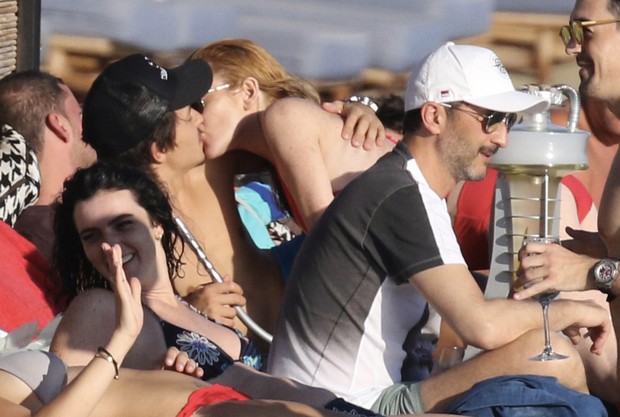 Lindsay Lohan e o noivo (Crédito: Divulgação)