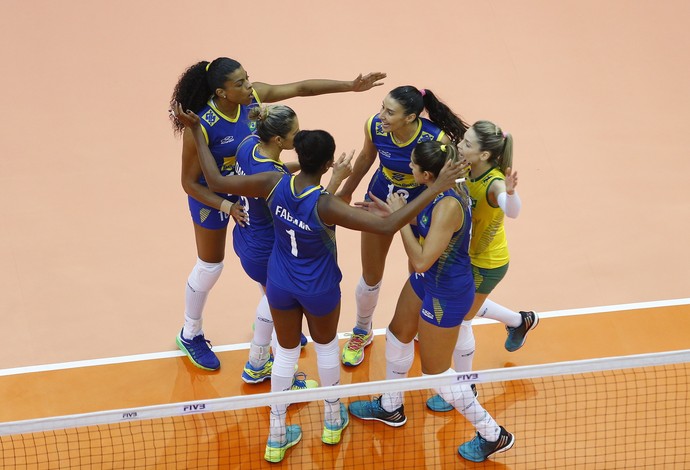 Natália solta o braço, e Brasil larga bem nas finais (Crédito: Reprodução)