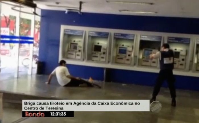 Acusado foi imobilizado por segurança (Crédito: Reprodução/TV Meio Norte)
