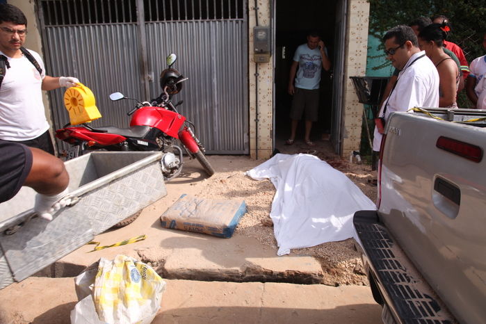 Empresário foi morto em frente a casa de sua mãe em Timon