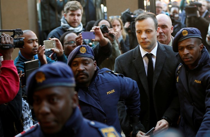 Oscar Pistorius é condenado a seis anos por morte da namorada (Crédito: Reprodução)