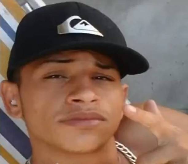Jovem persegue e executa ex-namorada com tiros de fuzil (Crédito: Reprodução)