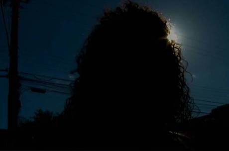Travesti baleada pelas costas desabafa: "Me sinto vulnerável" (Crédito: Reprodução)