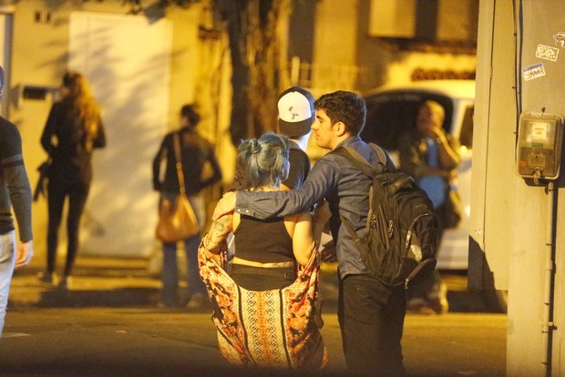 Marcelo Adnet flagrado com estilista (Crédito: Agnews)
