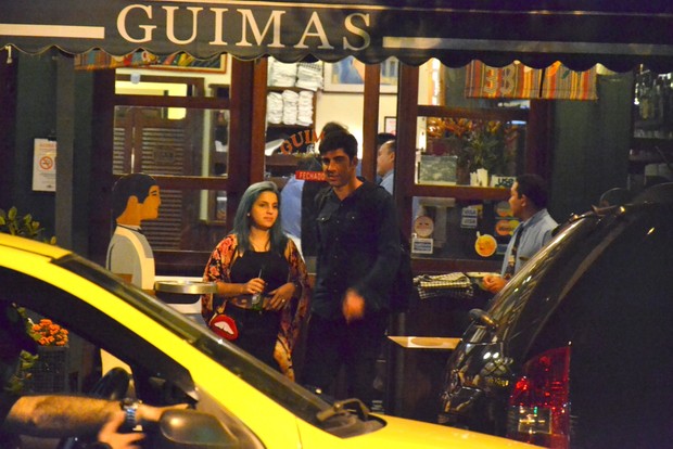Marcelo Adnet flagrado com estilista (Crédito: Agnews)