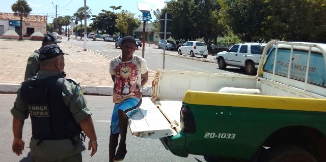 Homem é preso após assaltar jovem em José de Freitas (Crédito: Reprodução)