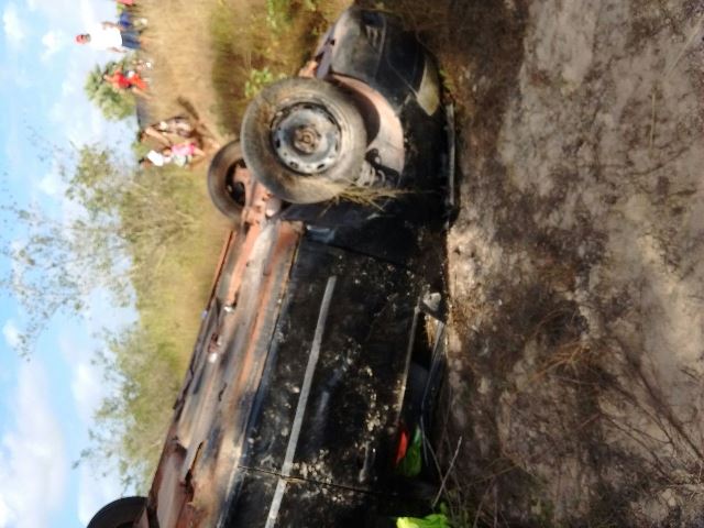 Carro fica destruído após capotamento na PI 366 (Crédito: Reprodução)