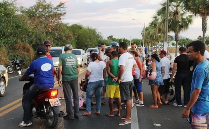 Motoqueiro colide com ciclista e fica desacordado em Campo Maior (Crédito: Reprodução)