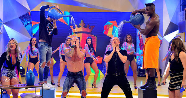 Marcos Mion sensualiza em banho com Nick Carter, do Backstreet Boys (Crédito: Reprodução)