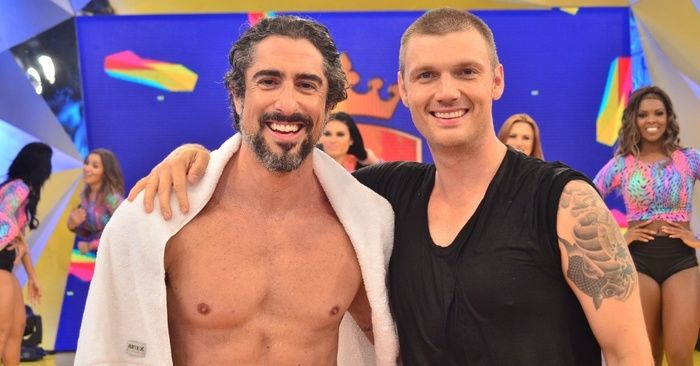 Marcos Mion sensualiza em banho com Nick Carter, do Backstreet Boys (Crédito: Reprodução)