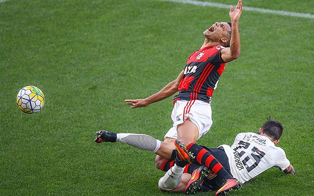 Entrada de Fagner em Ederson (Crédito: Reprodução)