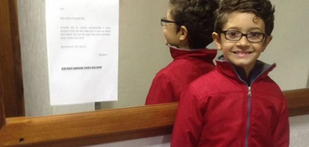 Menino pede caixas de leite de presente de aniversário