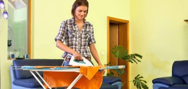 Mulheres casadas têm 7 horas a mais de trabalhos domésticos