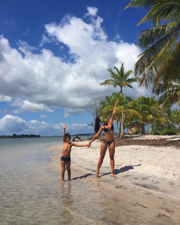 Aline Riscado e seu filho (Crédito: Reprodução/ Instagram)