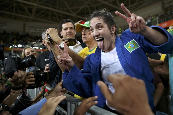 Mayra Aguiar comemora medalha (Crédito: Reuters)