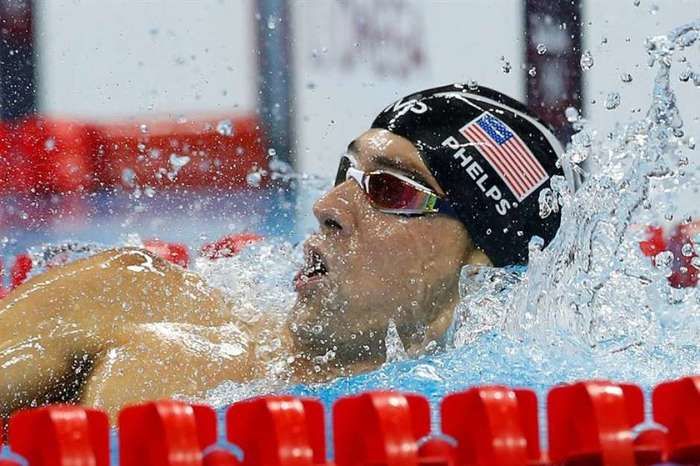 Phelps ganha os 200m medley (Crédito: Reuters)