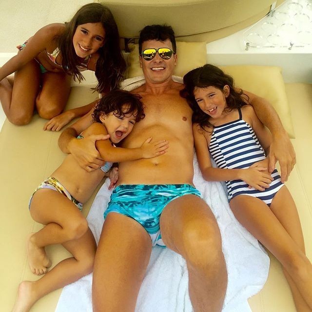 Rodrigo Faro na companhia das filhas (Crédito: Reprodução)