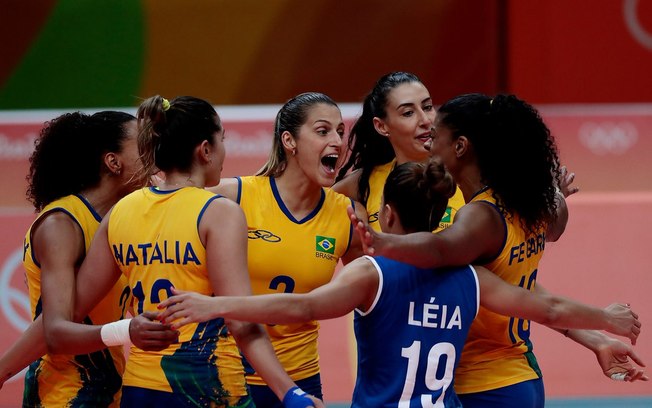 Meninas comemoram vitória diante da Coréia (Crédito: Reprodução)