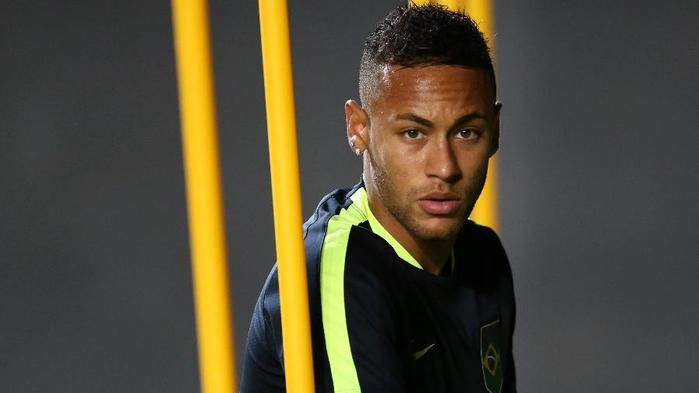 Neymar durante treinamento da seleção brasileira (Crédito: MoWa Press)