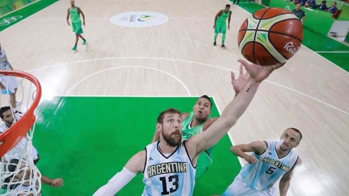 Nocioni foi o grande nome da Argentina no primeiro tempo (Crédito: Reuters)