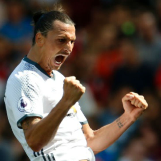 Ibrahimovic celebra o gol contra o Bournemouth (Crédito: Reuters)