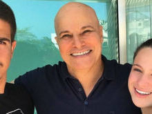 Edson Celulari surge em foto com os filhos no Dia dos Pais