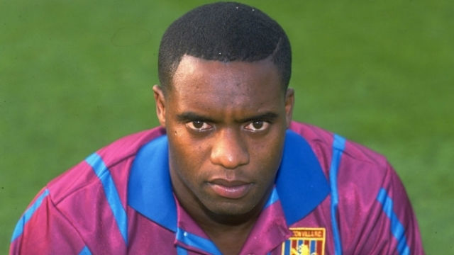 Dalian Atkinson, nos tempos que defendeu o Aston Villa (Crédito: Getty)
