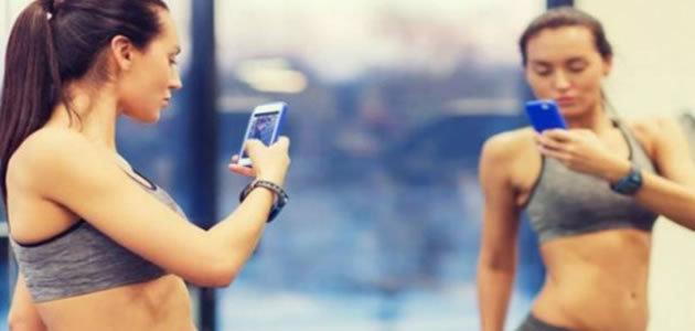 Postar fotos fitness pode ser sinal de problemas psicológicos