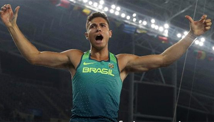 Thiago Braz vibra com conquista (Crédito: Uol)