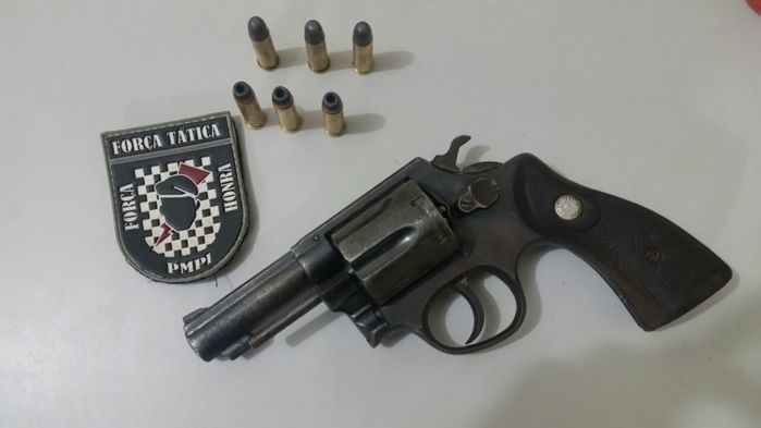 Força Tática prende casal com arma de fogo e moto roubada (Crédito: Reprodução)