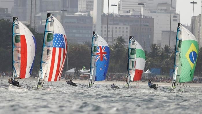 Martine Grael e Kahena Kunze durante a disputa da classe 49er FX (Crédito: Reuters)