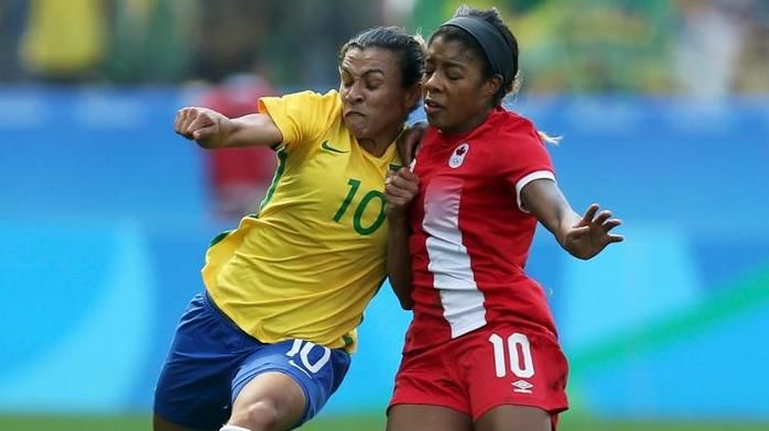Marta não teve vida fácil nesta sexta-feira na Arena Corinthians (Crédito: Reuters)
