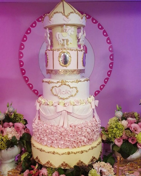 Bella Falconi celebra o aniversário de um ano da filha (Crédito: Reprodução)