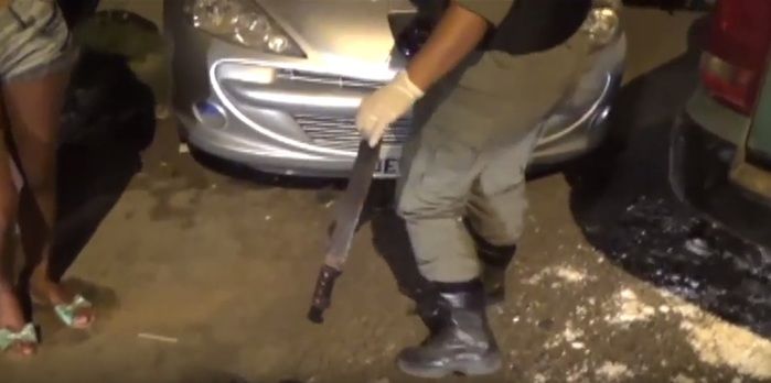 Homem utilizou um facão (Crédito: Reprodução)